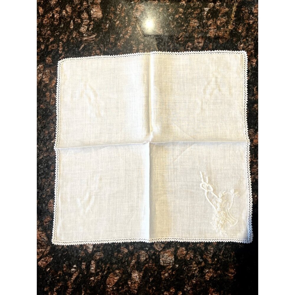 White Linen Napkins With Hand Embroidered Floral Basket Design & Lacey Edging Se - Picture 6 of 10